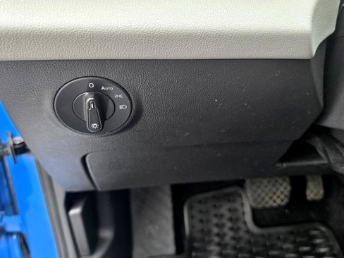 Used 2022 Volkswagen Taos SE image 18