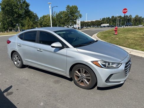Used 2017 Hyundai Elantra SE image 3