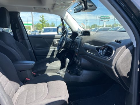 Used 2016 Jeep Renegade Latitude image 20