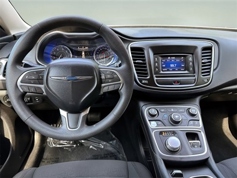 Used 2016 Chrysler 200 Limited image 6