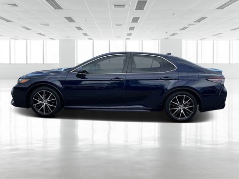 Used 2022 Toyota Camry SE image 6