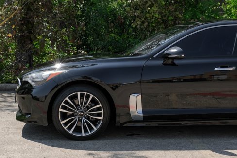 Used 2018 Kia Stinger Premium image 16