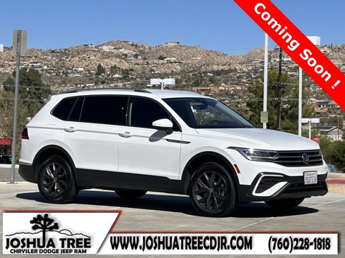 Used 2022 Volkswagen Tiguan SE image 1