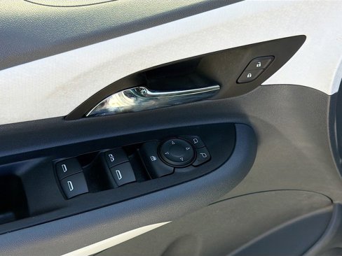 Used 2020 Chevrolet Bolt LT image 18