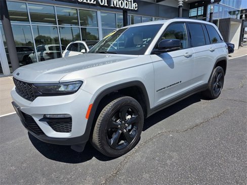 Used 2024 Jeep Grand Cherokee Limited w/ Black Appearance Package image 2