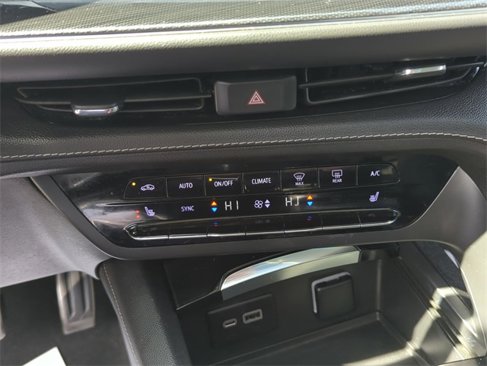 Certified 2022 Buick Envision Essence w/ Sport Touring Package image 17