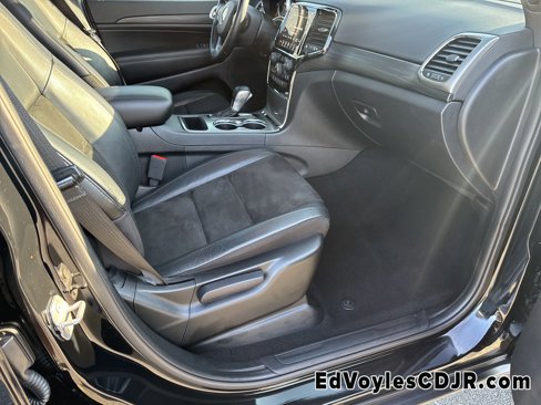Used 2020 Jeep Grand Cherokee Laredo w/ Laredo X Package image 18