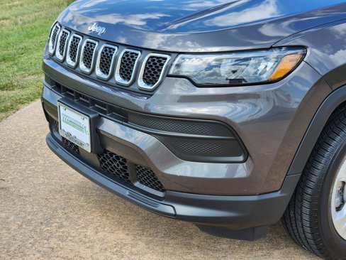 Used 2023 Jeep Compass Sport image 11