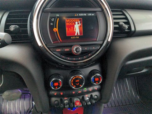 Used 2020 MINI Cooper 4-Door Hardtop w/ Storage Package image 32