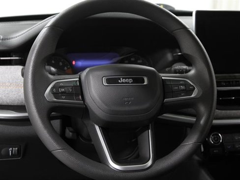 Used 2022 Jeep Compass Sport image 7