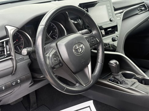 Used 2022 Toyota Camry SE image 12