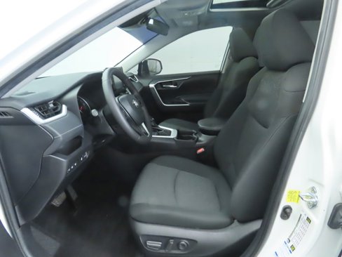 Used 2021 Toyota RAV4 XLE w/ Convenience Package image 19