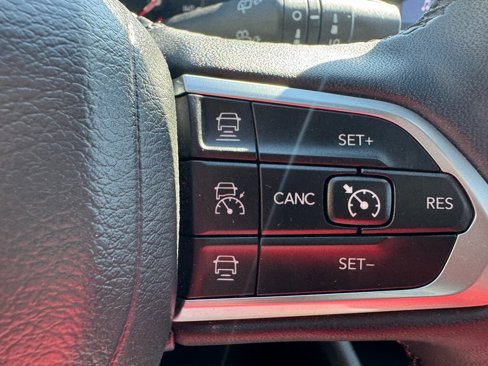 Used 2025 Jeep Compass Limited image 16
