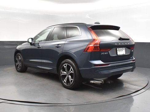 Used 2022 Volvo XC60 B5 Momentum w/ Climate Package image 5