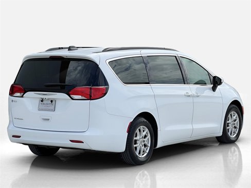 Used 2021 Chrysler Voyager Lxi image 5