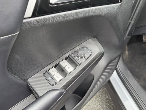 Used 2023 Mitsubishi Outlander SE image 12
