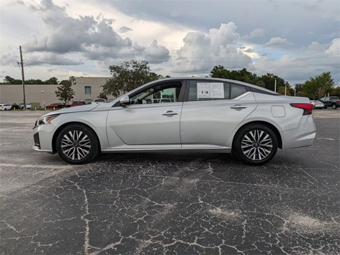 Used 2023 Nissan Altima 2.5 SV image 4