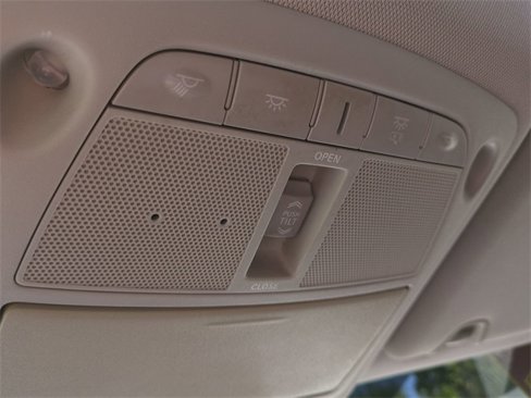 Used 2017 Nissan Rogue SV image 23