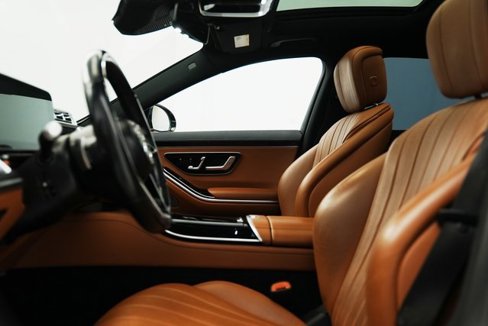 Used 2022 Mercedes-Benz S 580 4MATIC Sedan w/ AMG Line Package image 18