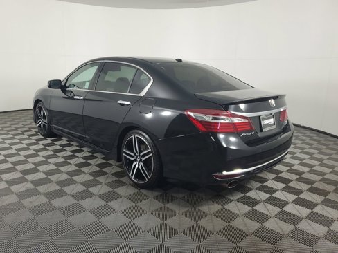 Used 2017 Honda Accord Touring image 6