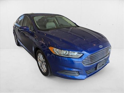 Used 2015 Ford Fusion SE image 3