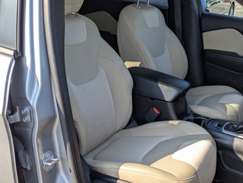Used 2017 Jeep Cherokee Sport w/ Safety Group image 9