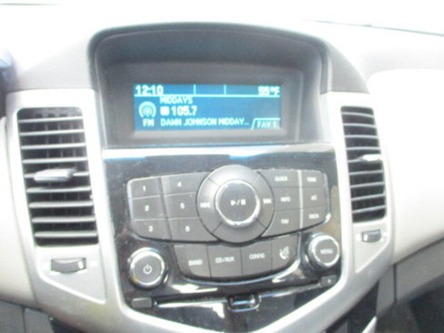 Used 2011 Chevrolet Cruze LS image 29
