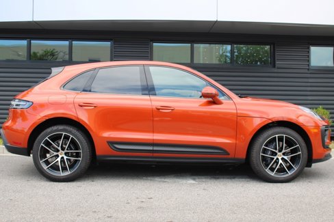 Certified 2024 Porsche Macan image 8