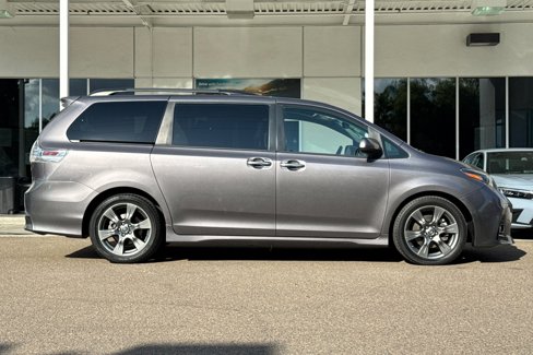 Used 2019 Toyota Sienna SE image 7