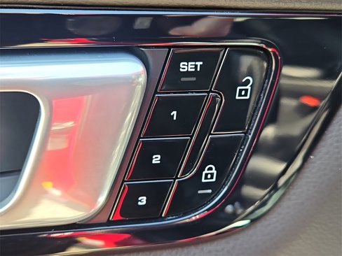 Used 2021 Porsche Cayenne Coupe image 24