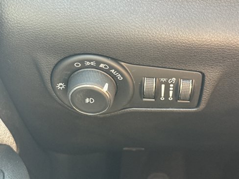 Used 2024 Jeep Compass Latitude image 14