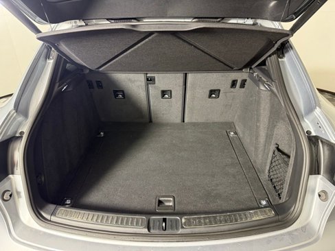 Certified 2024 Porsche Macan image 17
