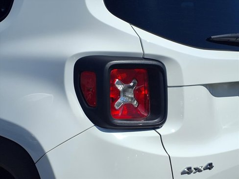 Used 2018 Jeep Renegade Latitude w/ Cold Weather Group image 23