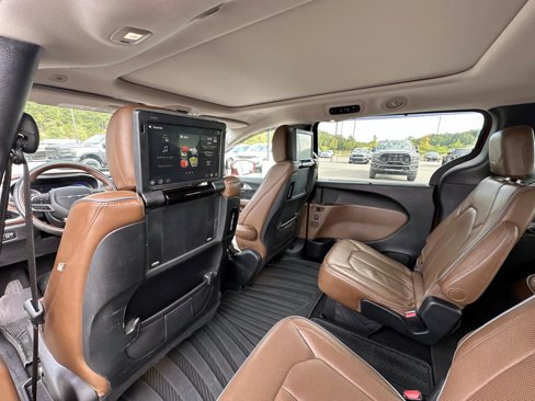 Used 2019 Chrysler Pacifica Limited w/ Tire & Wheel Group image 20
