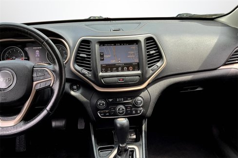 Used 2015 Jeep Cherokee Limited image 9