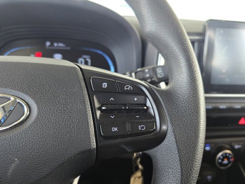 Used 2024 Hyundai Venue SE image 12