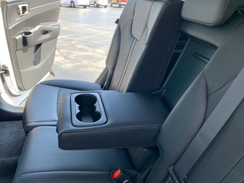 Used 2025 Kia Sorento S image 32