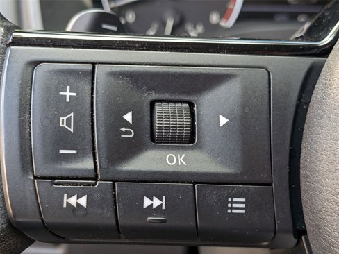 Used 2022 Nissan Rogue SV image 17