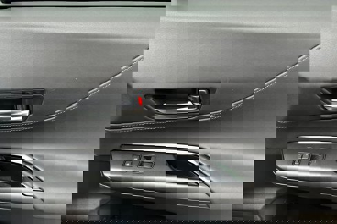 Used 2021 Toyota Venza LE image 19