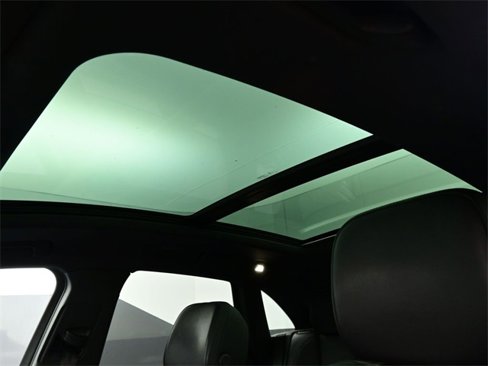 Certified 2021 Porsche Macan image 18
