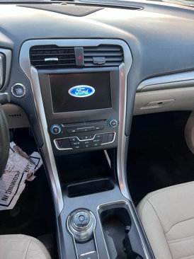 Used 2017 Ford Fusion SE w/ Fusion SE Technology Package image 3