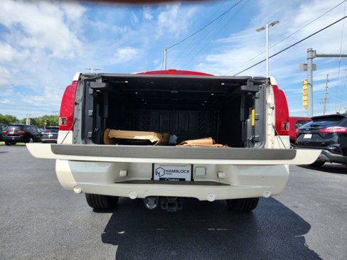 Used 2005 Cadillac Escalade EXT image 37