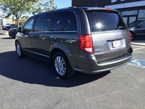 Used 2018 Dodge Grand Caravan SXT image 3