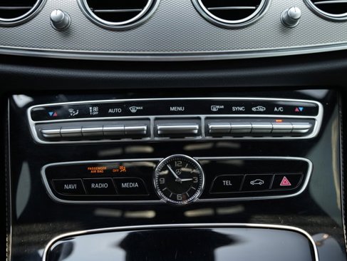 Certified 2019 Mercedes-Benz E 300 4MATIC image 34