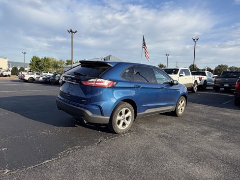 Used 2020 Ford Edge SE image 3
