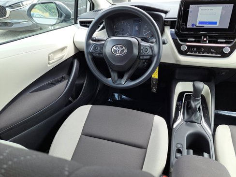 Used 2025 Toyota Corolla LE image 9