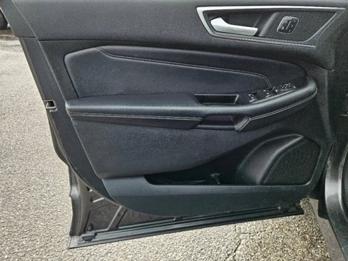 Used 2018 Ford Edge Titanium image 21