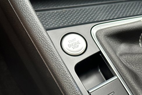 Used 2025 Volkswagen Jetta SE w/ Sunroof Package image 21