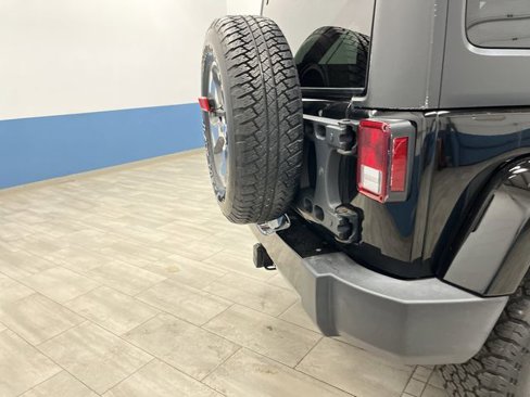 Used 2017 Jeep Wrangler Unlimited Sahara w/ Connectivity Group image 28
