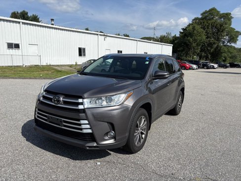 Used 2019 Toyota Highlander XLE image 2